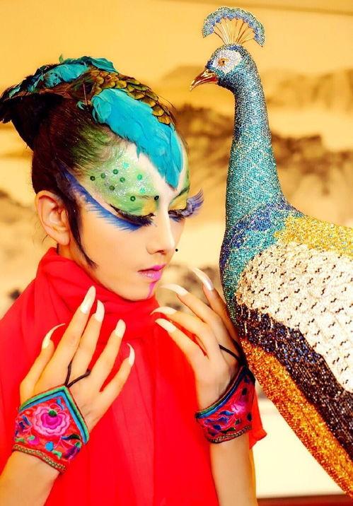 杨丽萍的指甲照片,指尖上的民族风情